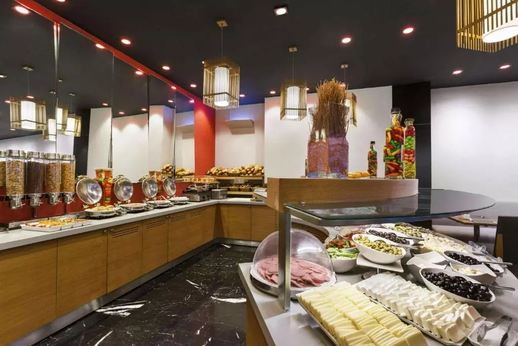 سلف هتل رامادا انکور ازمیر